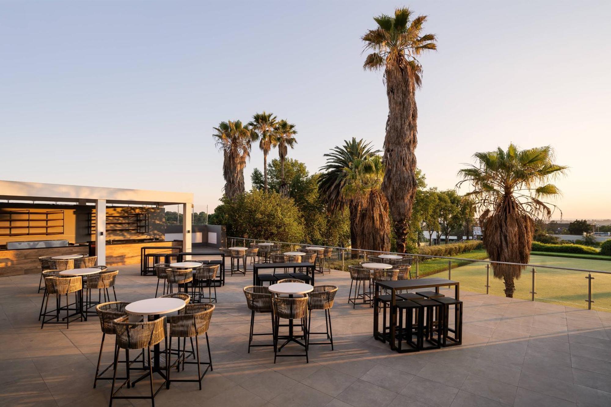Protea Hotel By Marriott Johannesburg Wanderers Exterior foto